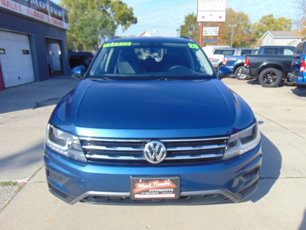 Photo 2 of this VOLKSWAGEN TIGUAN SE