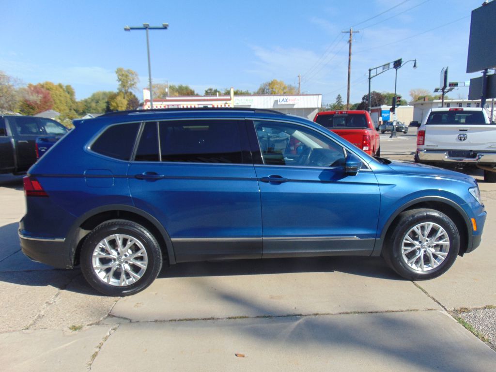 Photo 4 of this VOLKSWAGEN TIGUAN SE