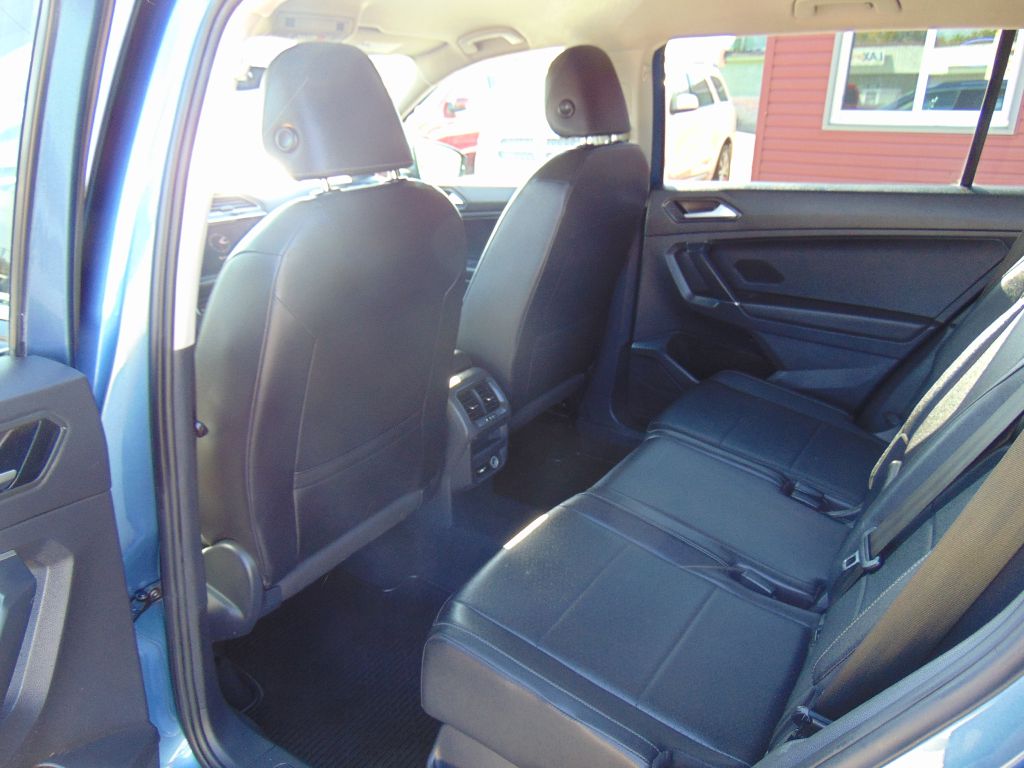 Photo 9 of this VOLKSWAGEN TIGUAN SE