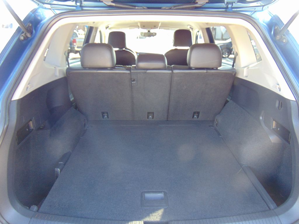 Photo 10 of this VOLKSWAGEN TIGUAN SE