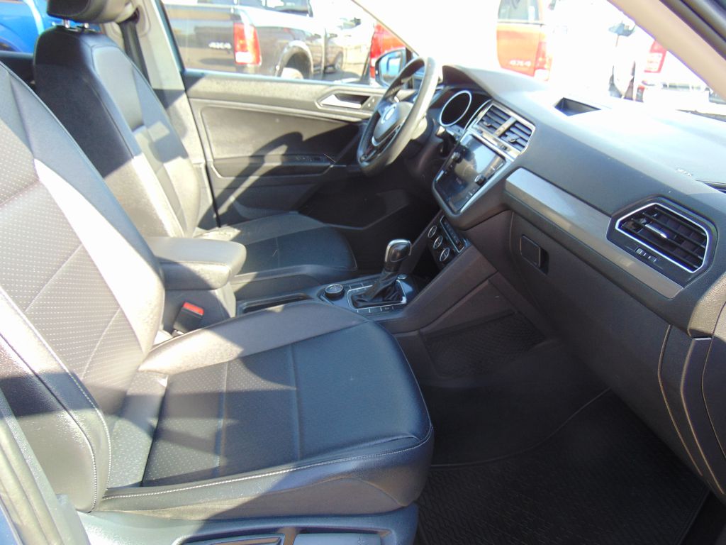 Photo 11 of this VOLKSWAGEN TIGUAN SE