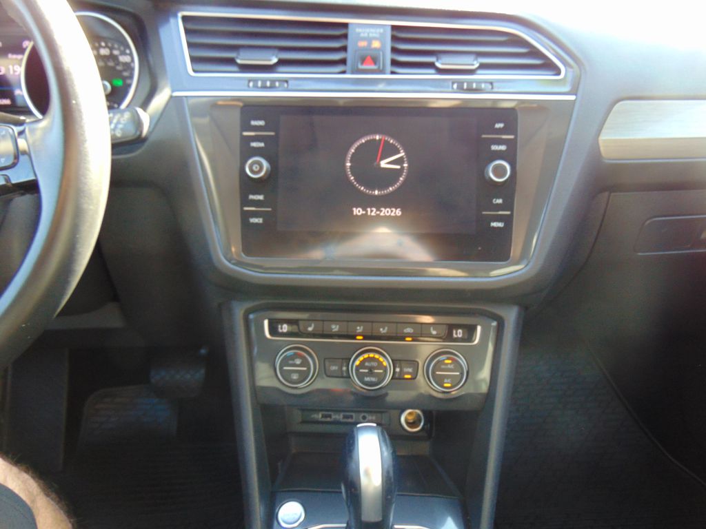 Photo 13 of this VOLKSWAGEN TIGUAN SE