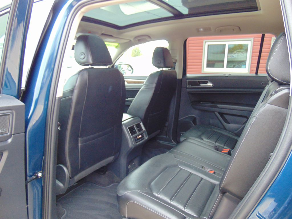 Photo 9 of this VOLKSWAGEN ATLAS SEL