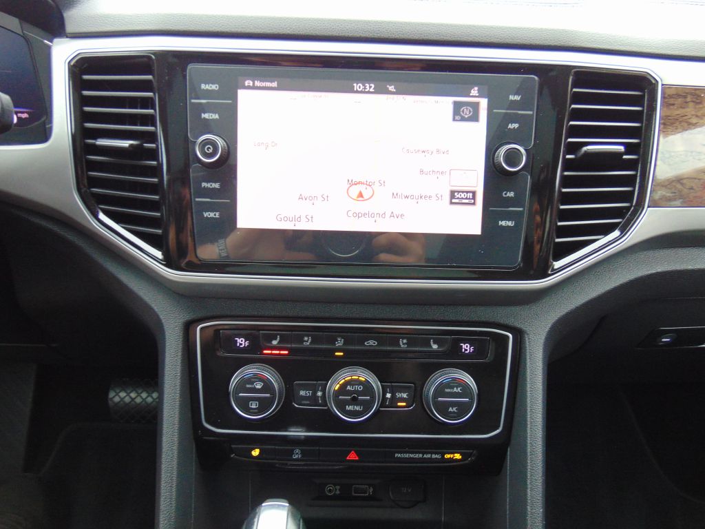 Photo 14 of this VOLKSWAGEN ATLAS SEL