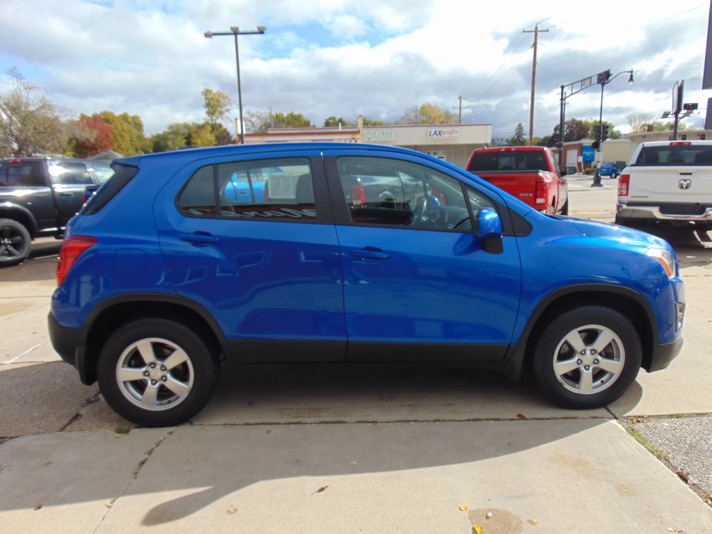 Photo 4 of this CHEVROLET TRAX LS