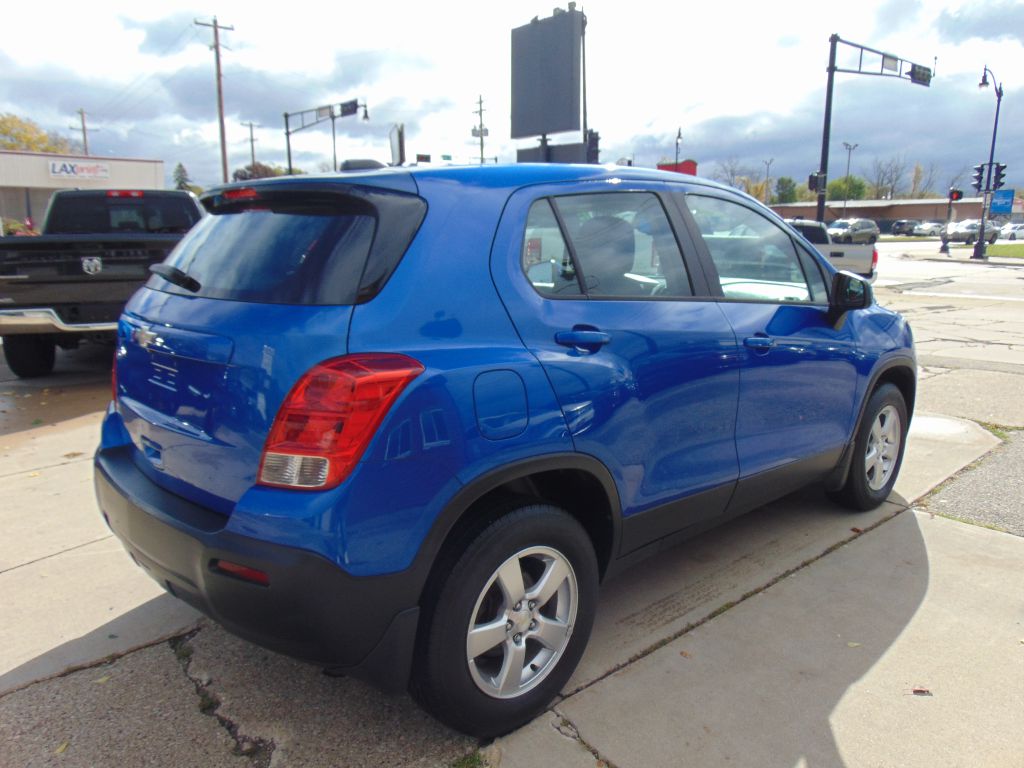 Photo 5 of this CHEVROLET TRAX LS