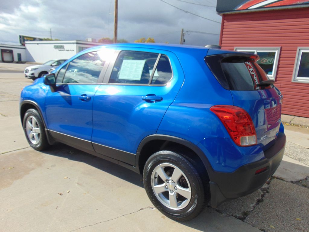 Photo 7 of this CHEVROLET TRAX LS