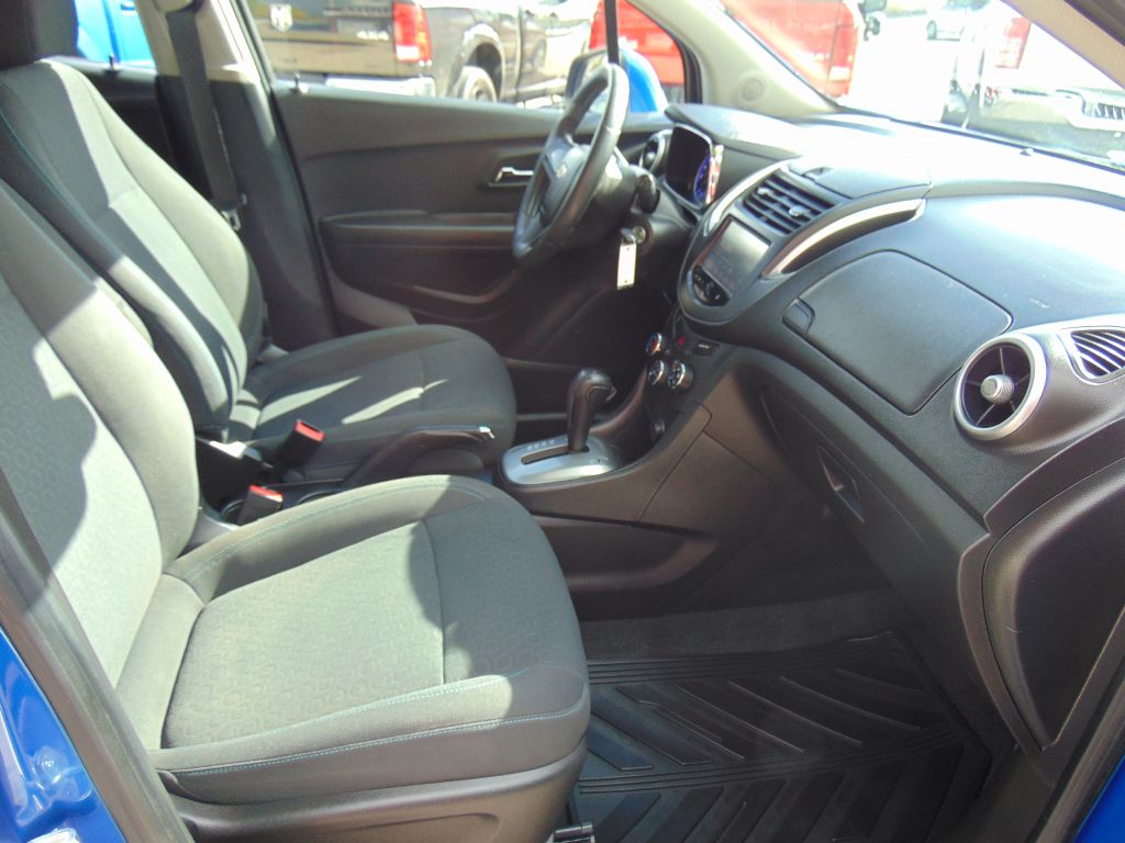 Photo 11 of this CHEVROLET TRAX LS