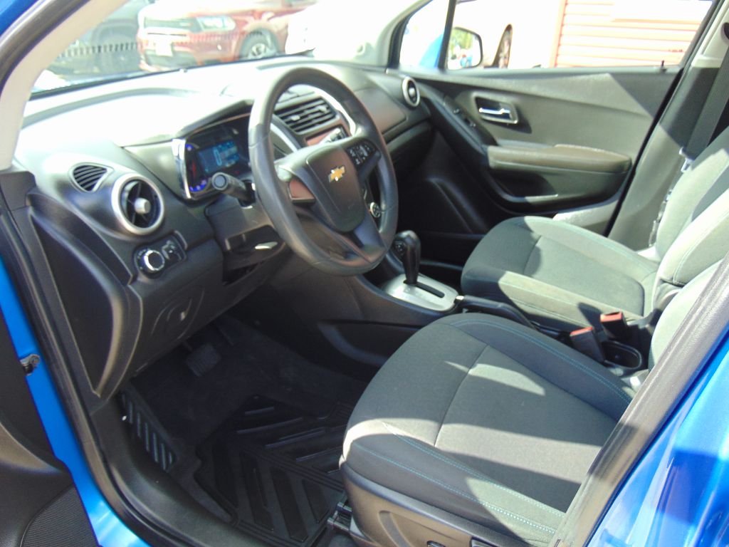 Photo 12 of this CHEVROLET TRAX LS