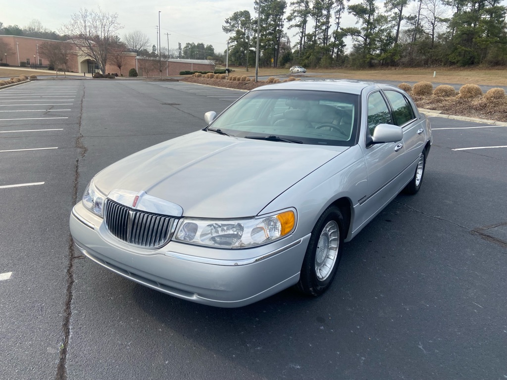 2001 LINCOLN TOWN CAR in LEXINGTON SC at TURNAGE MOTOR CO, SILVER