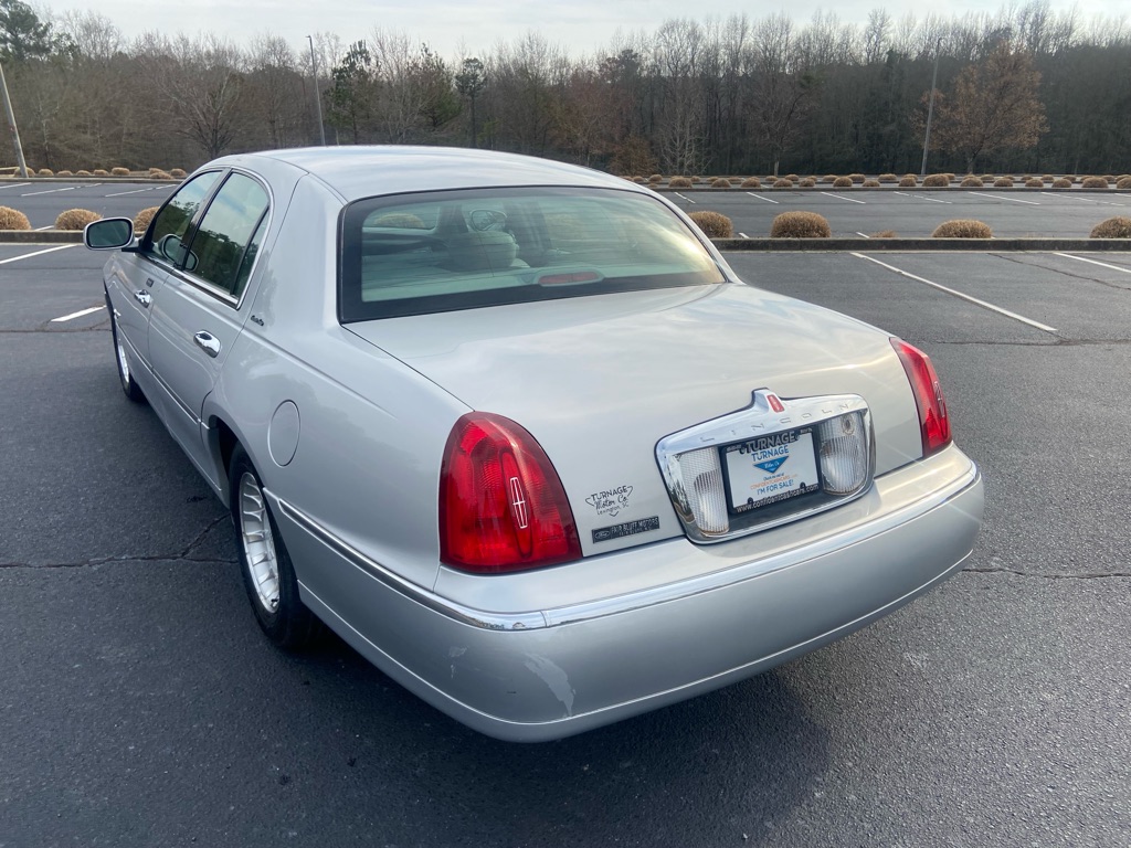 2001 LINCOLN TOWN CAR in LEXINGTON SC at TURNAGE MOTOR CO, SILVER