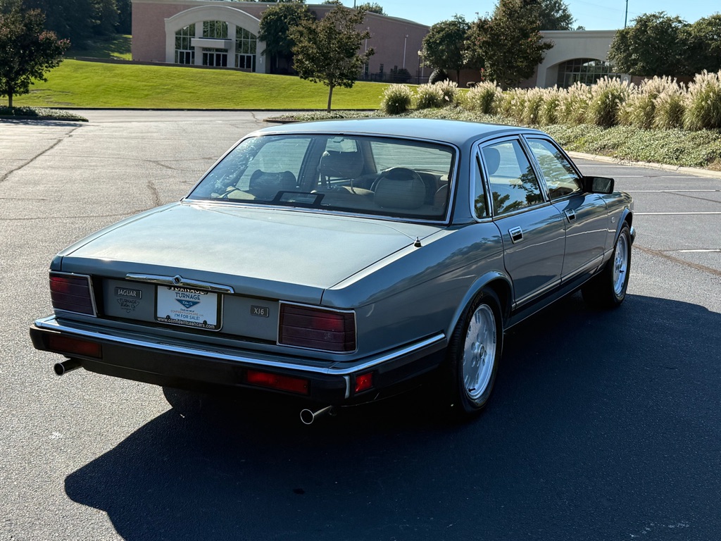 Photo 12 of this JAGUAR XJ6
