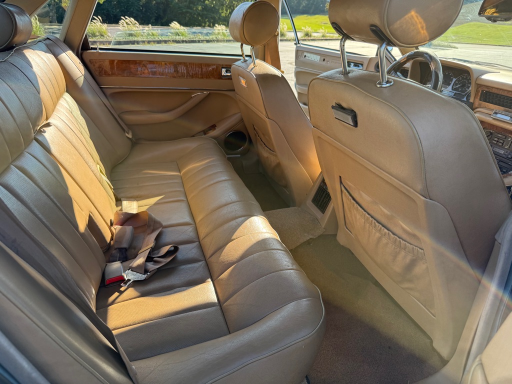 Photo 38 of this JAGUAR XJ6