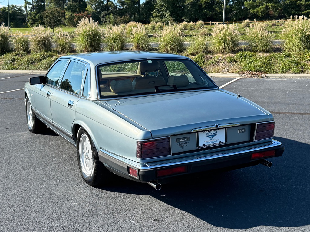 Photo 15 of this JAGUAR XJ6
