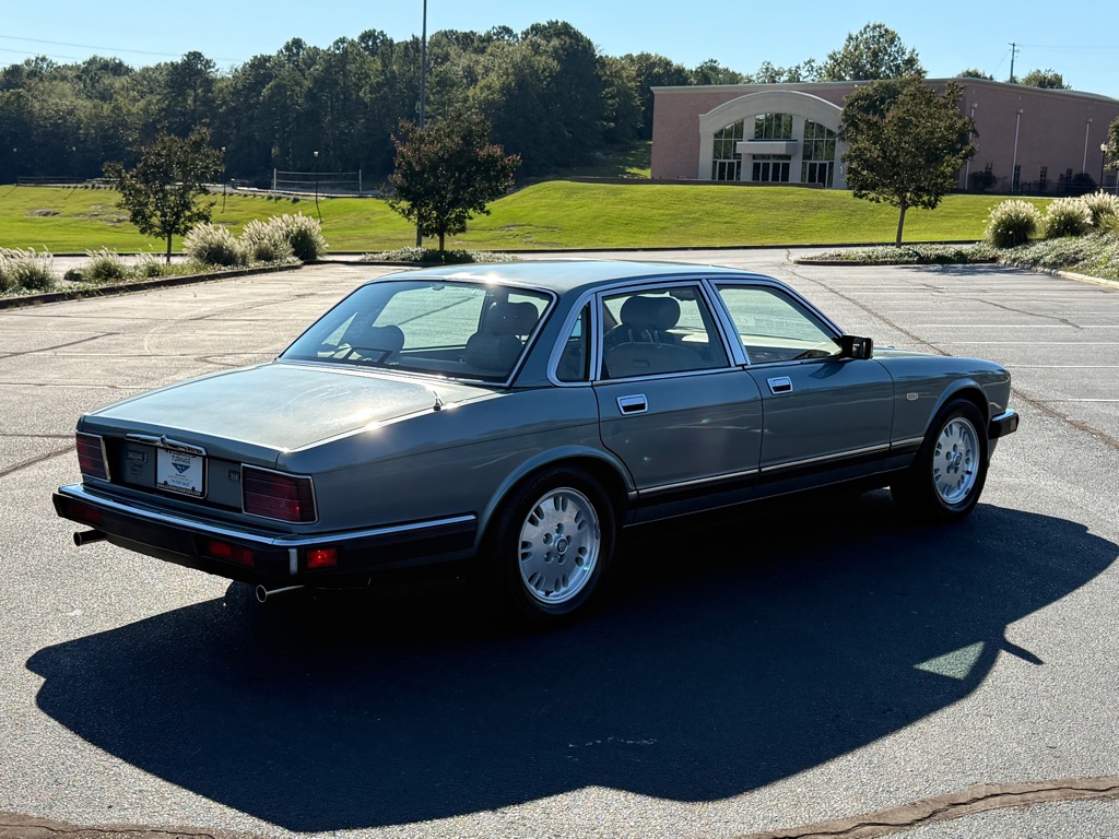 Photo 11 of this JAGUAR XJ6