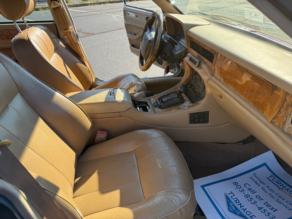 Photo 36 of this JAGUAR XJ6