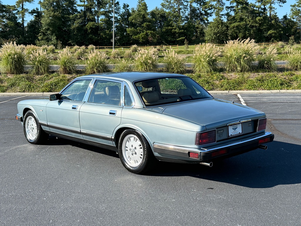 Photo 16 of this JAGUAR XJ6