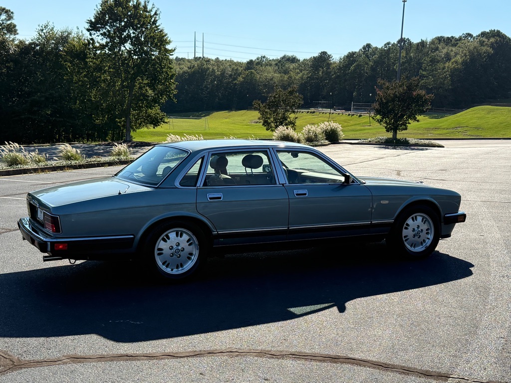 Photo 10 of this JAGUAR XJ6