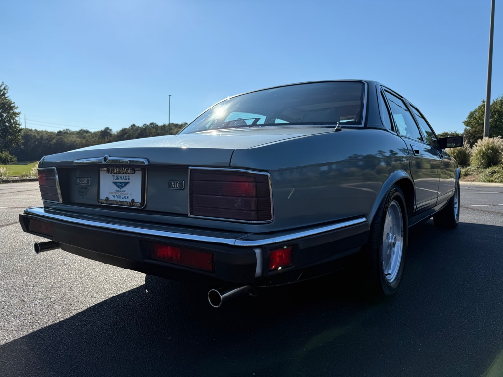Photo 22 of this JAGUAR XJ6