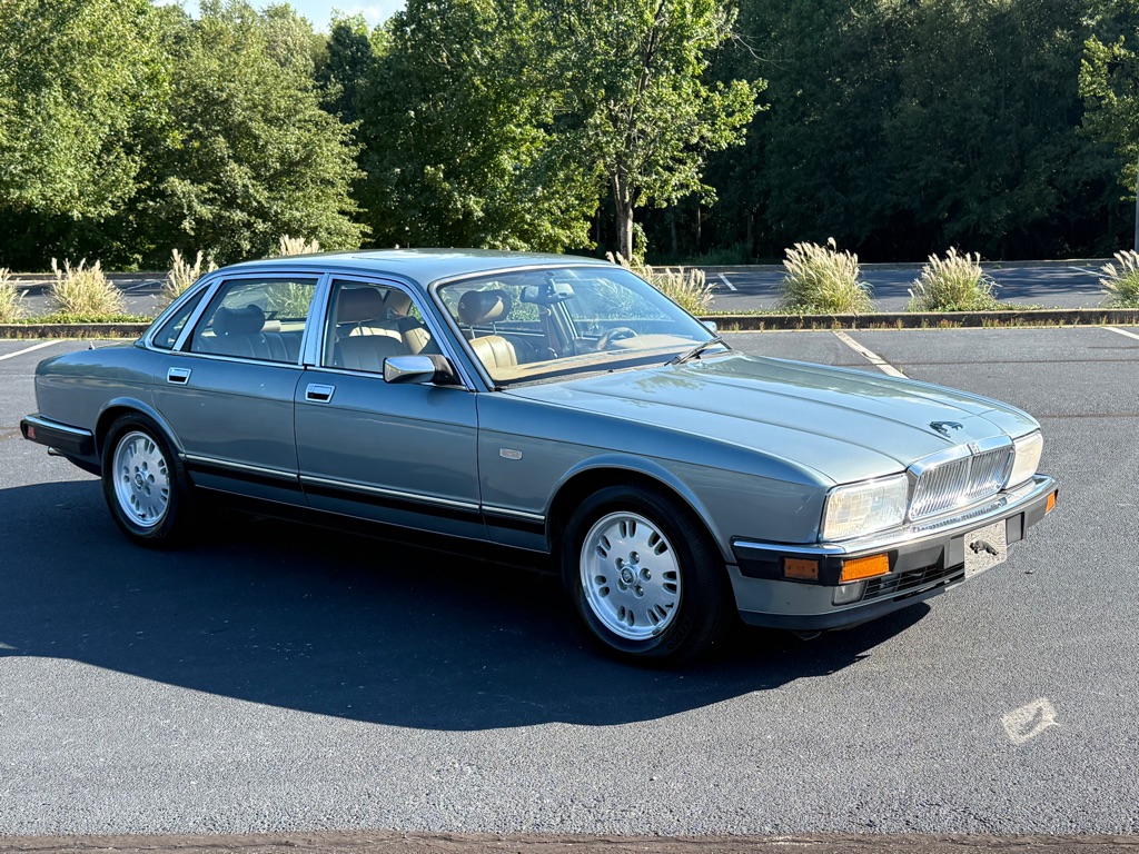Photo 8 of this JAGUAR XJ6