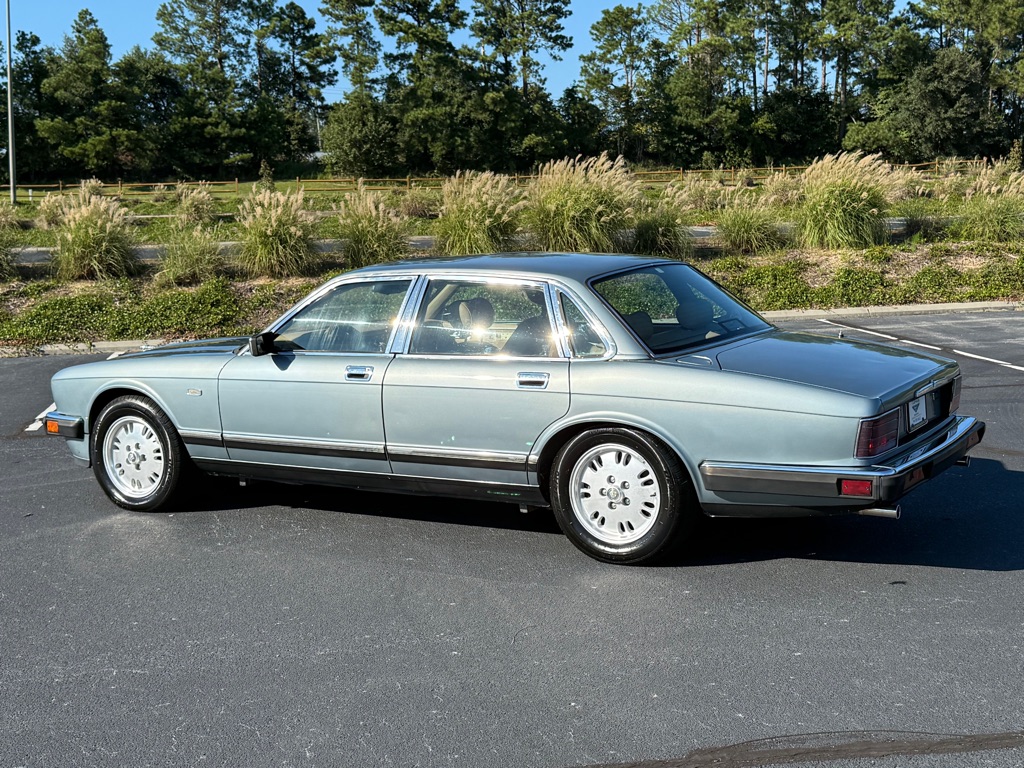 Photo 17 of this JAGUAR XJ6