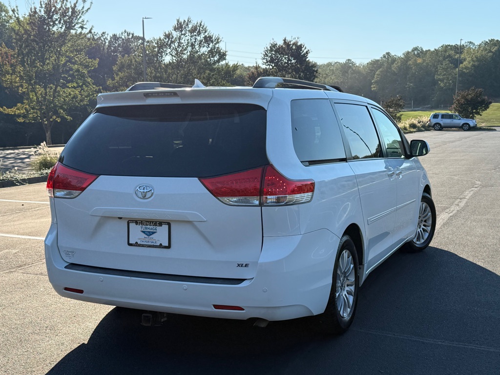 Photo 7 of this TOYOTA SIENNA