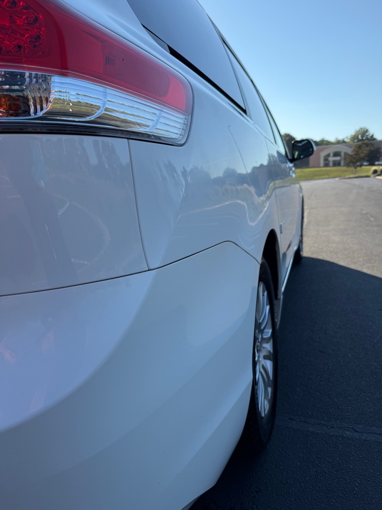 Photo 37 of this TOYOTA SIENNA