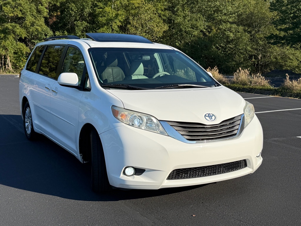 Photo 4 of this TOYOTA SIENNA