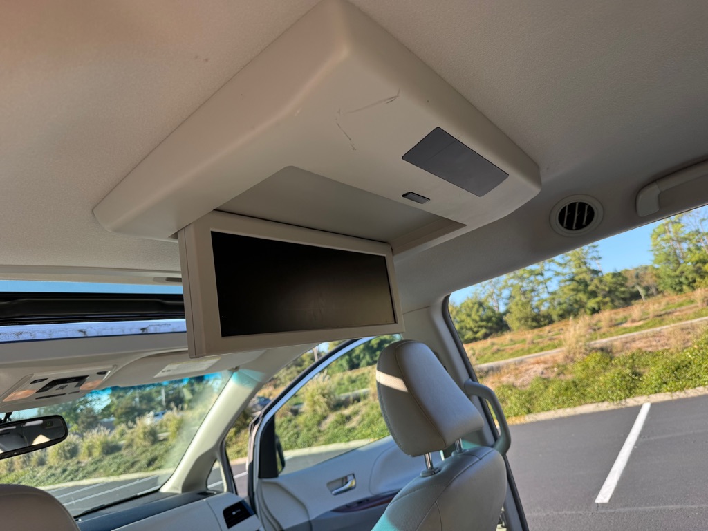 Photo 20 of this TOYOTA SIENNA