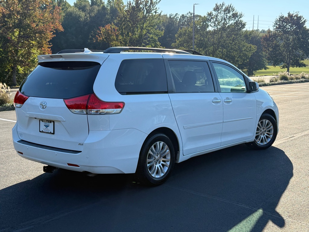 Photo 6 of this TOYOTA SIENNA