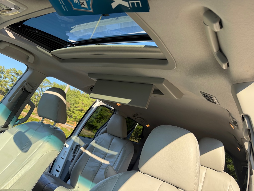 Photo 30 of this TOYOTA SIENNA
