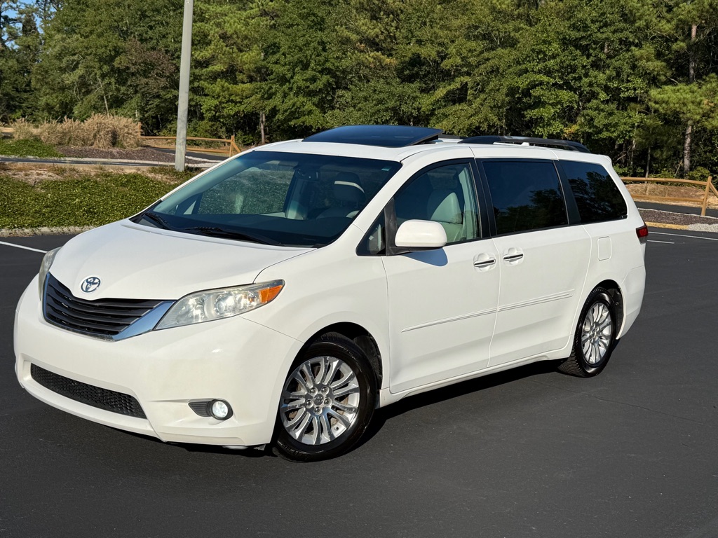 Photo 3 of this TOYOTA SIENNA
