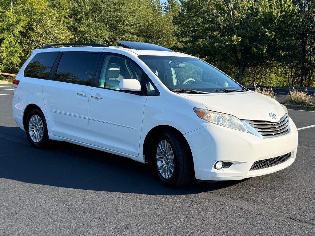Photo 5 of this TOYOTA SIENNA