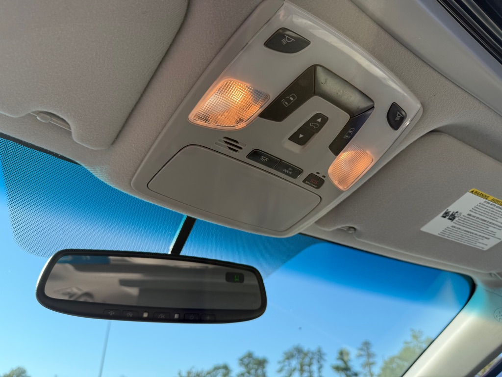 Photo 28 of this TOYOTA SIENNA