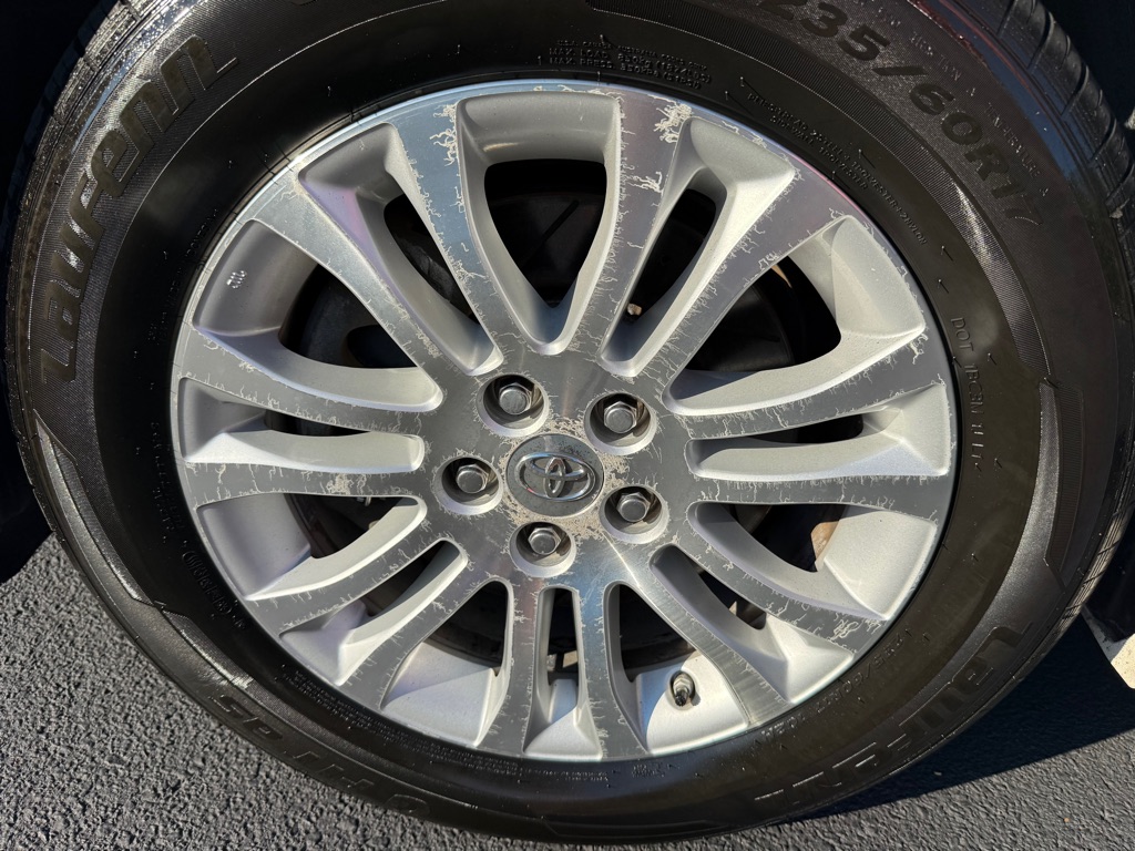 Photo 42 of this TOYOTA SIENNA