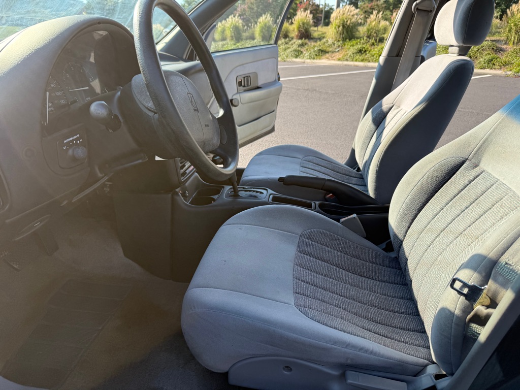 Photo 14 of this SATURN SL1