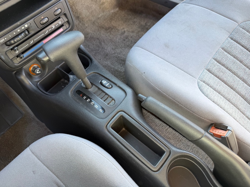 Photo 26 of this SATURN SL1