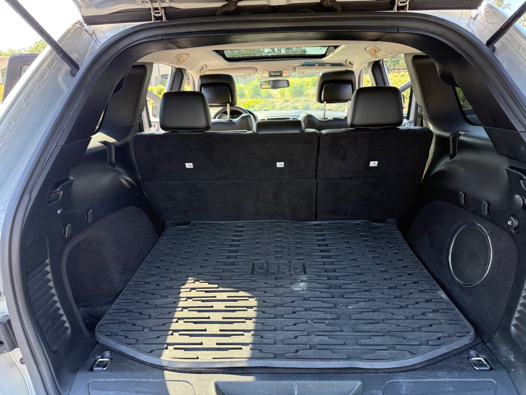 Photo 17 of this JEEP GRAND CHEROKEE