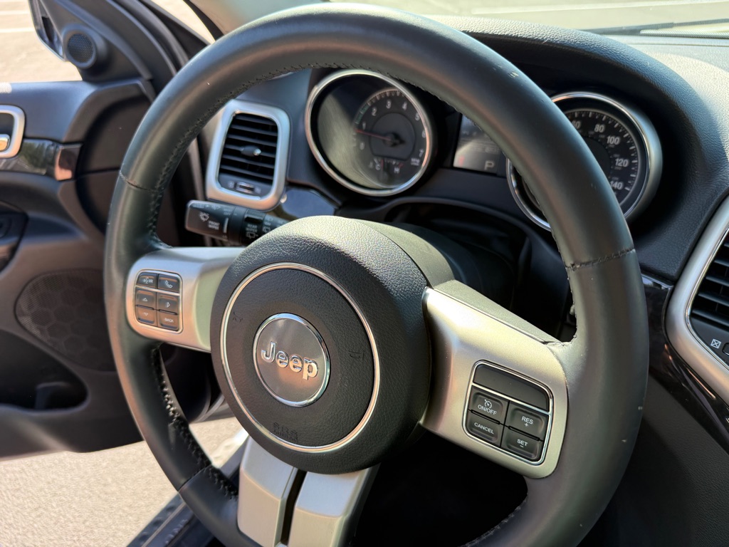Photo 27 of this JEEP GRAND CHEROKEE