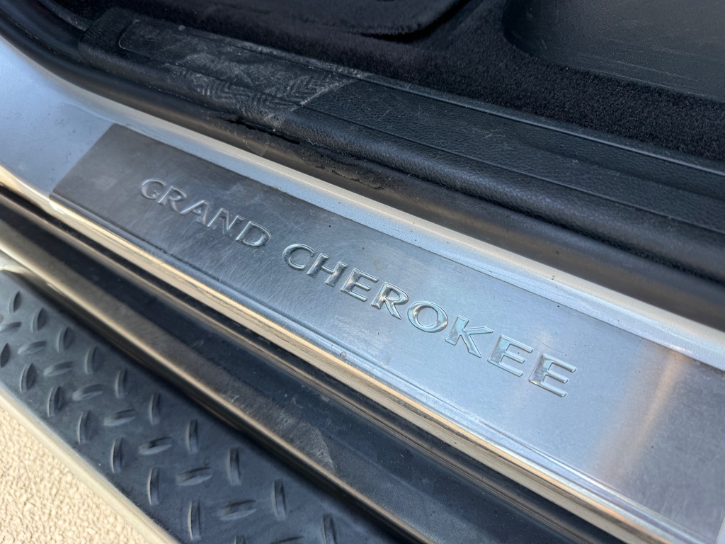 Photo 29 of this JEEP GRAND CHEROKEE