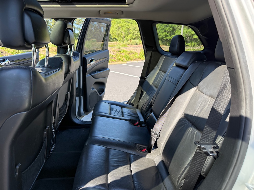 Photo 18 of this JEEP GRAND CHEROKEE