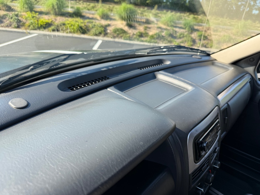 Photo 27 of this JEEP GRAND CHEROKEE