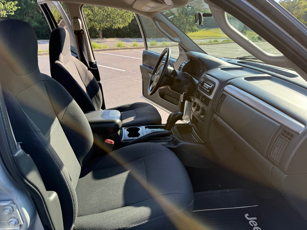 Photo 14 of this JEEP GRAND CHEROKEE