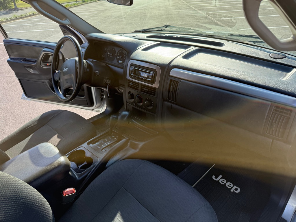 Photo 15 of this JEEP GRAND CHEROKEE