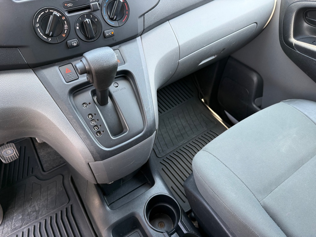 Photo 26 of this NISSAN NV200