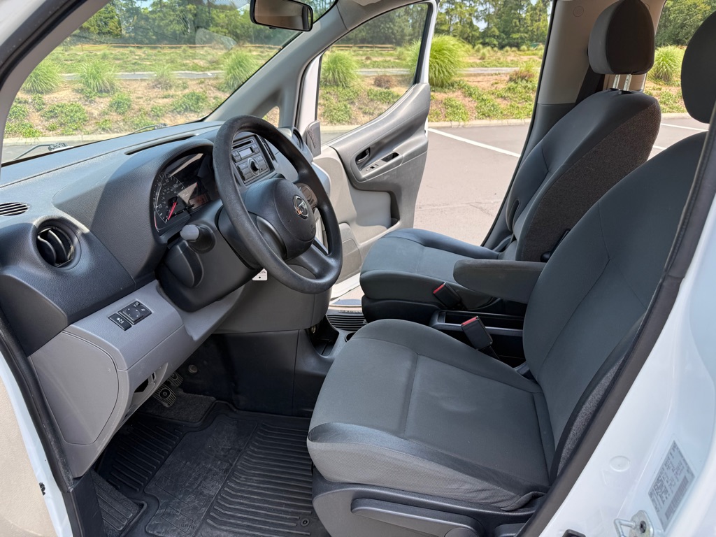 Photo 10 of this NISSAN NV200