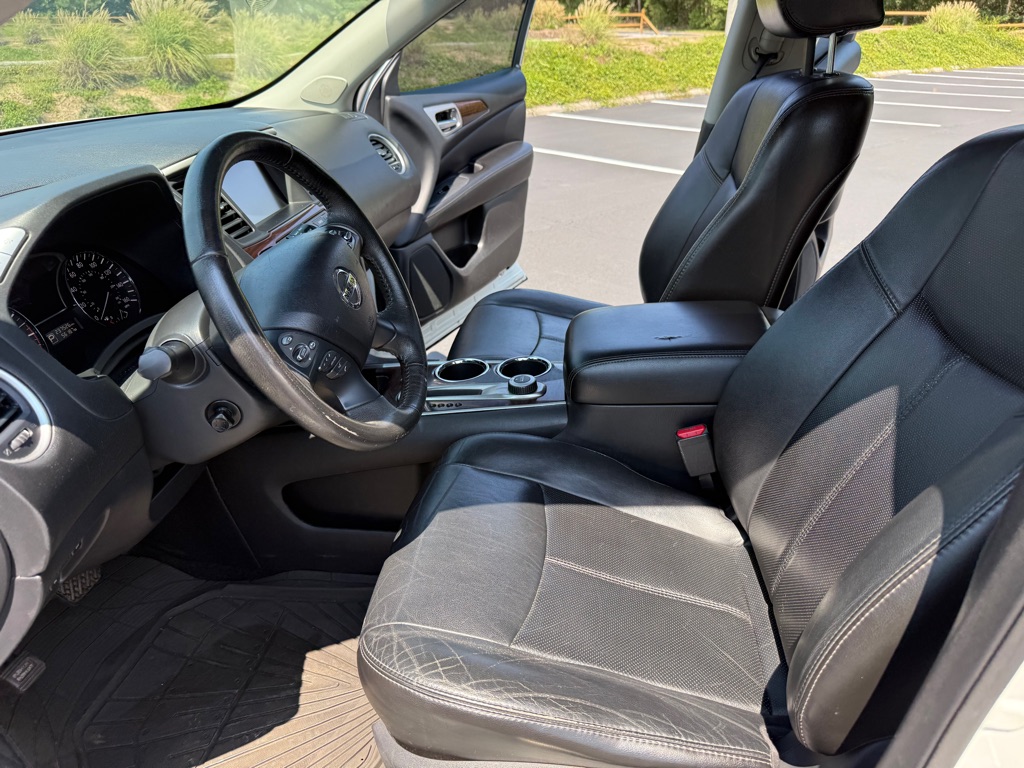 Photo 12 of this NISSAN PATHFINDER