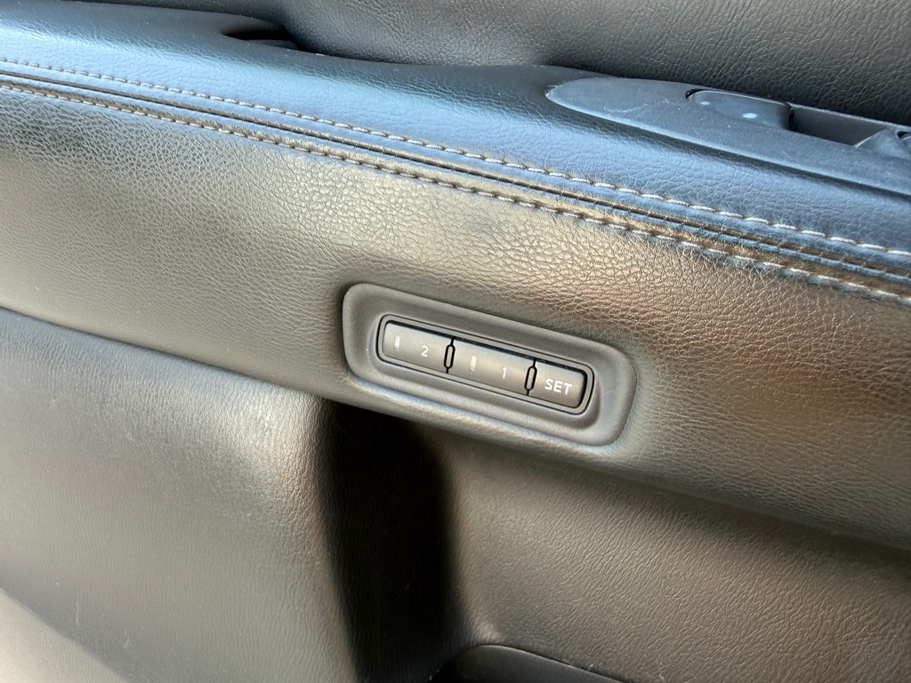 Photo 32 of this NISSAN PATHFINDER