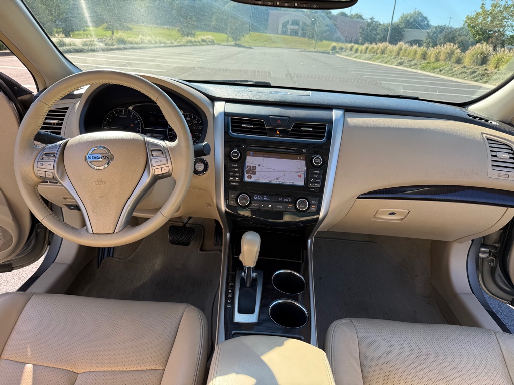 Photo 21 of this NISSAN ALTIMA