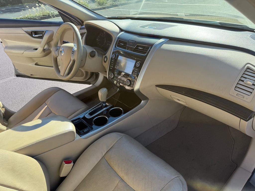 Photo 15 of this NISSAN ALTIMA